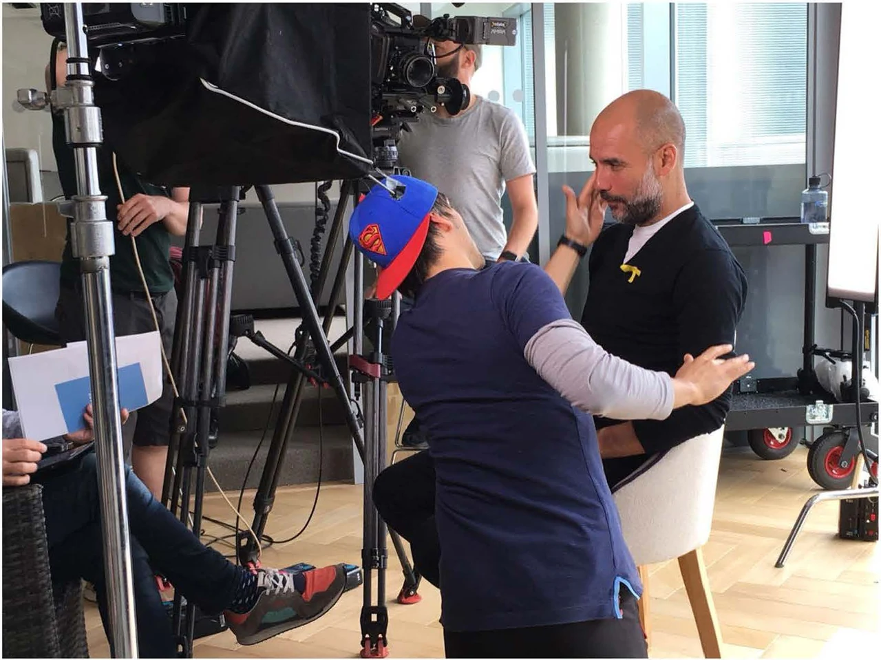 Gabriele Stifani prepares the Guardiola interview. Photo: Luca Stifani.